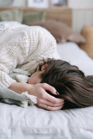 8. Nu suportă să vadă că plângi fără motiv