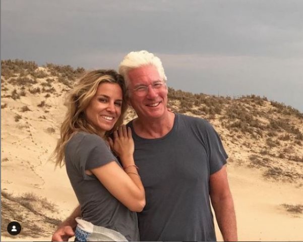 Richard Gere este foarte atent la nevoile soției sale