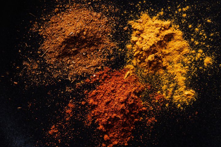 5. Folosim piperul sau ardeiul iute sub diferite forme, fără să știm care în ce preparat se potrivește