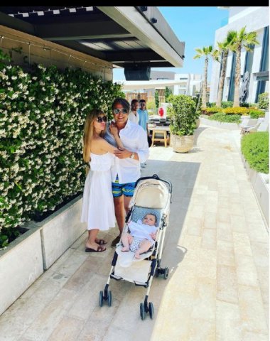 Merge în vacanțe alături de familia sa