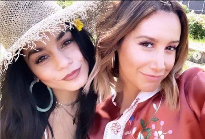 1. Vanessa Hudgens (33 de ani) și Ashley Tisdale (37 de ani)