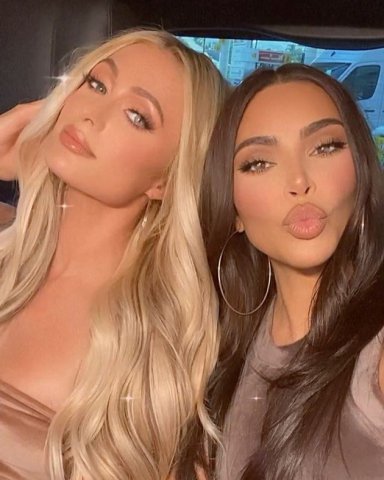 4. Paris Hilton (41 de ani) și Kim Kardashian (41 de ani)