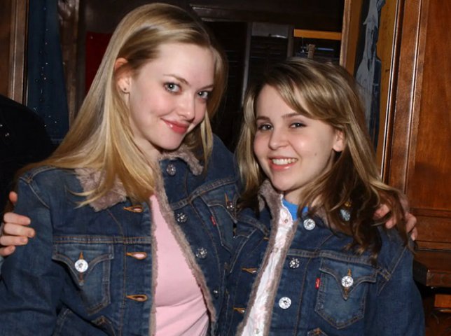8. Amanda Seyfried (36 de ani) și Mae Whitman (34 de ani)
