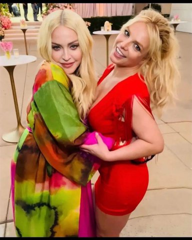 12. Madonna (64 de ani) și Britney Spears (40 de ani)