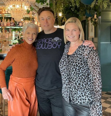 Cinci locuri de muncă în același timp