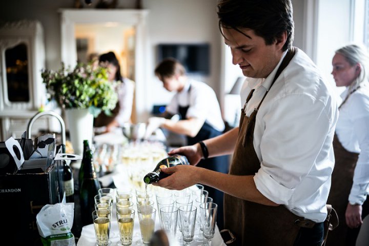 Ospătar/barman