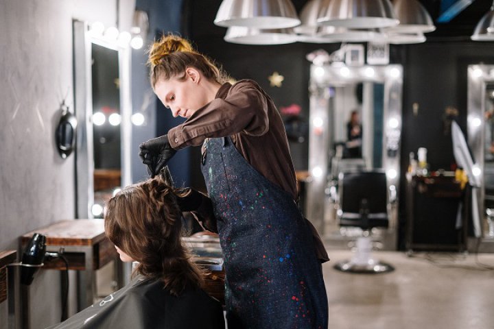 Frizer/hair-stylist