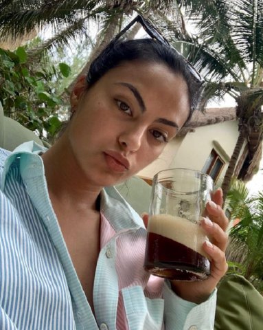 Camila Mendes (28 de ani)