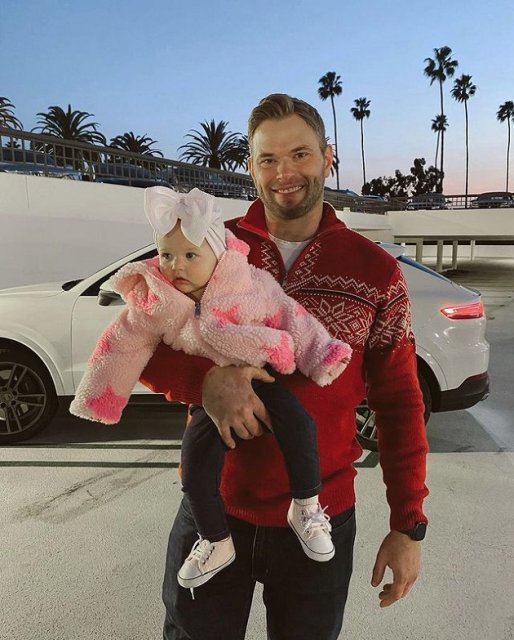 Kellan Lutz (Emmett) – născut pe 15 martie 1985