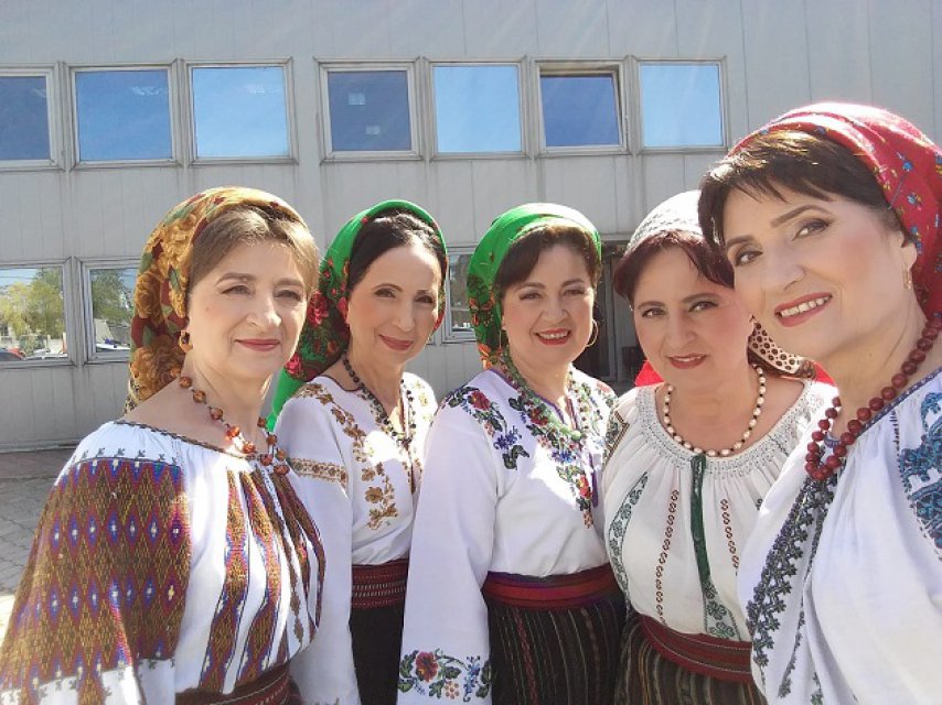 Au colaborări și cu artiști de peste hotare