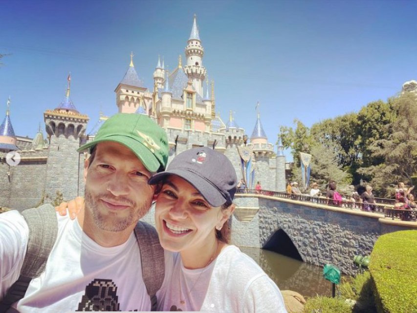 Mila Kunis și Ashton Kutcher nu le oferă cadouri de Crăciun copiilor lor