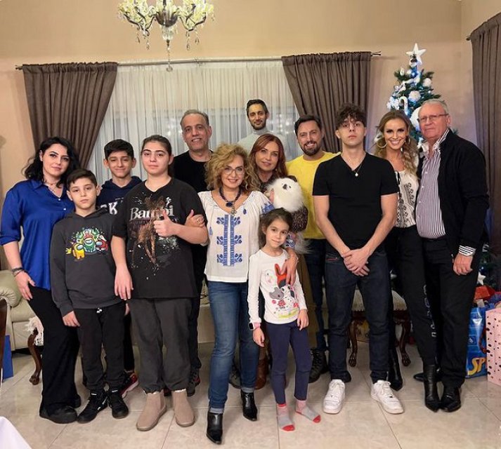 Iubita lui Daniel Pavel se înțelege bine cu fosta lui soție și cu fiul său adolescent