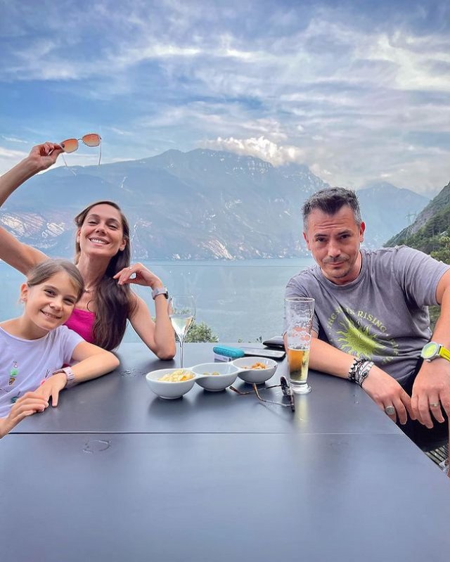 Irina și Răzvan Fodor se simt copii deși au o fiică în pragul adolescenței
