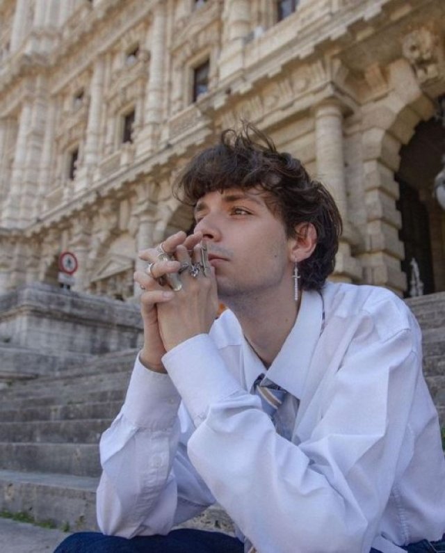 Prezintă propria sa emisiune la TVR