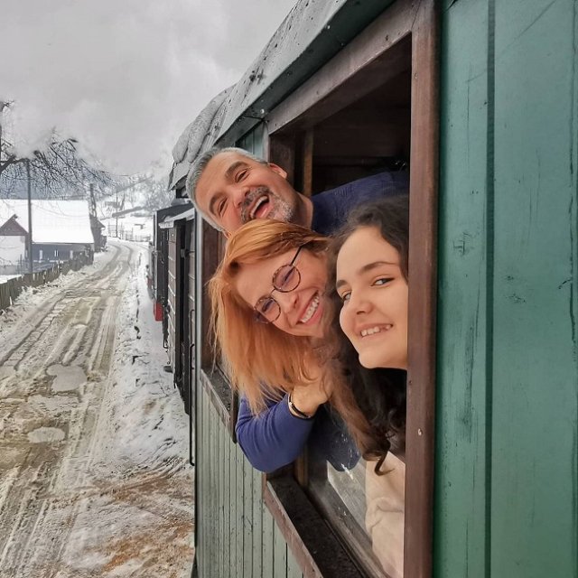 Cei doi părinți au o relație specială cu fiica lor