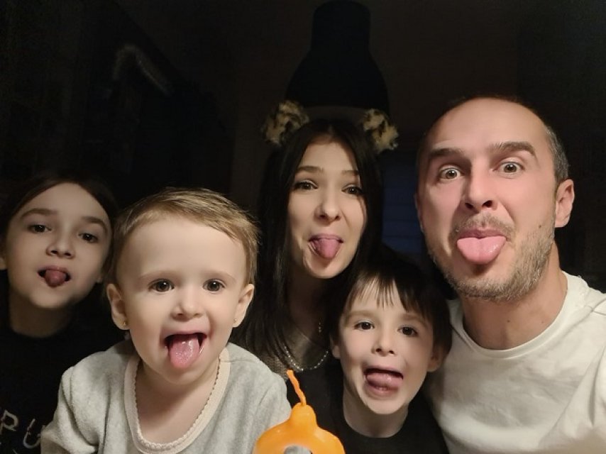 Se descurcă de minune în rolul de tată
