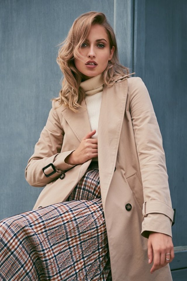 3. Trench coat (haina trenci)