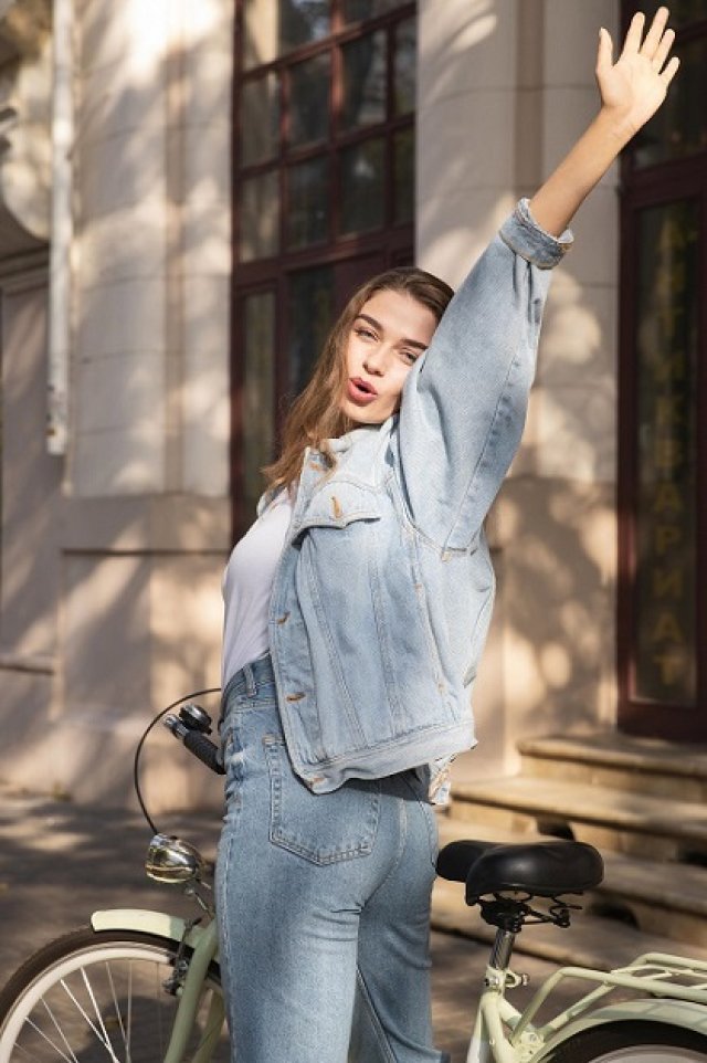 7. Jachetă din denim (geacă de blugi)