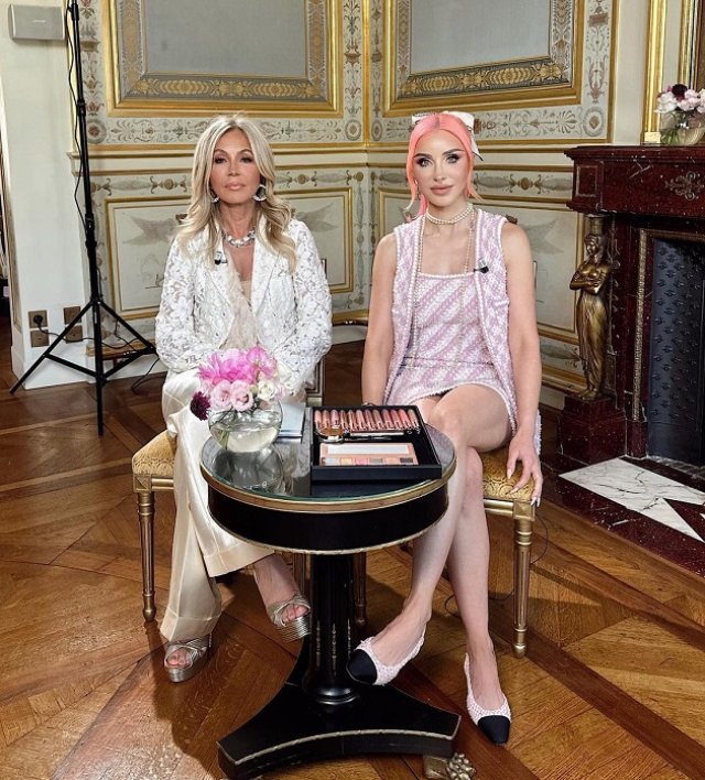 Norvina calcă pe urmele mamei sale