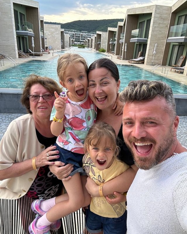 Viața Gabrielei Cristea este o vacanță continuă de când are copii