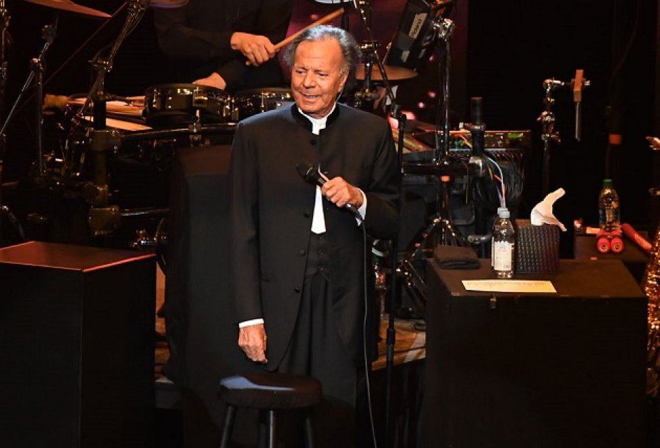 Premiile din palmaresul lui Julio Iglesias nu pot fi numărate