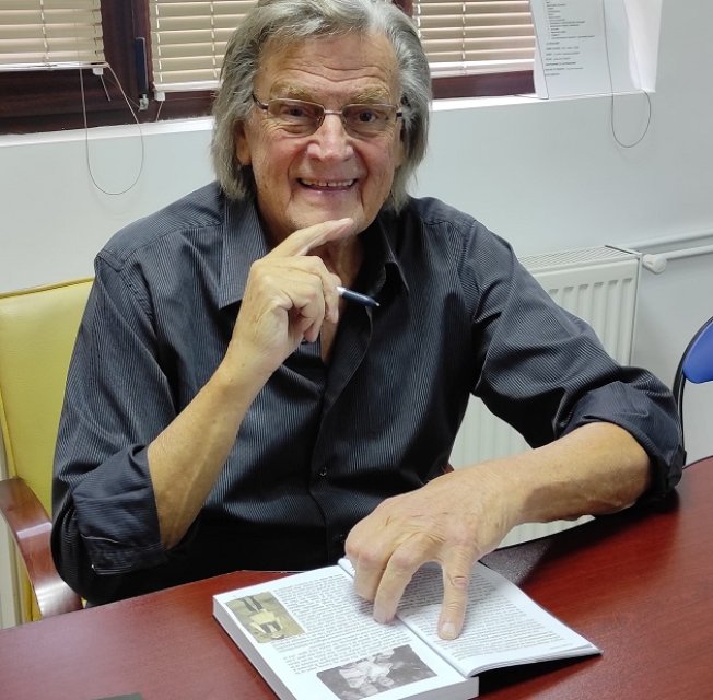 Are o carieră impresionantă de aproape șapte decenii