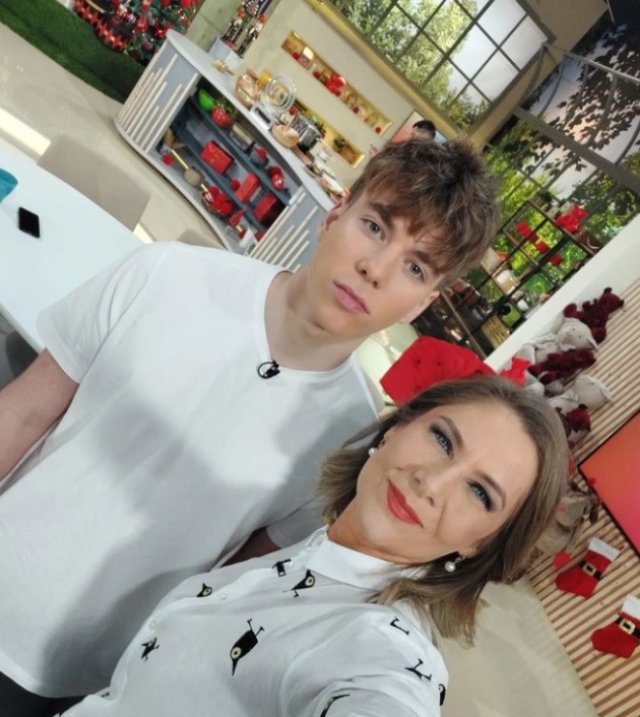 Romanița Iovan și fiul său sunt născuți în aceeași zi