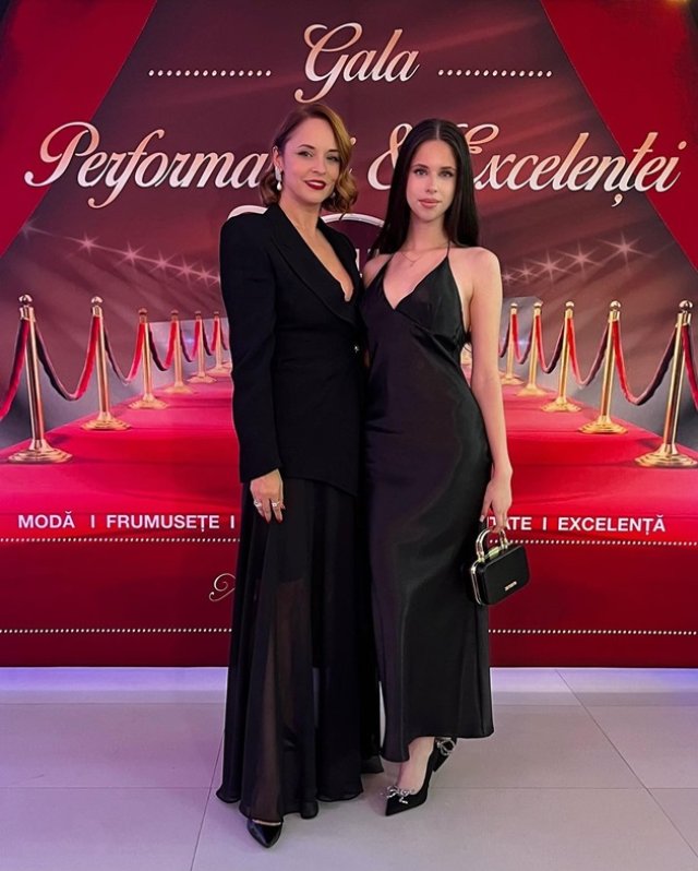 Duo-ul mamă-fiică a făcut furori la Gala Performanței & Eleganței