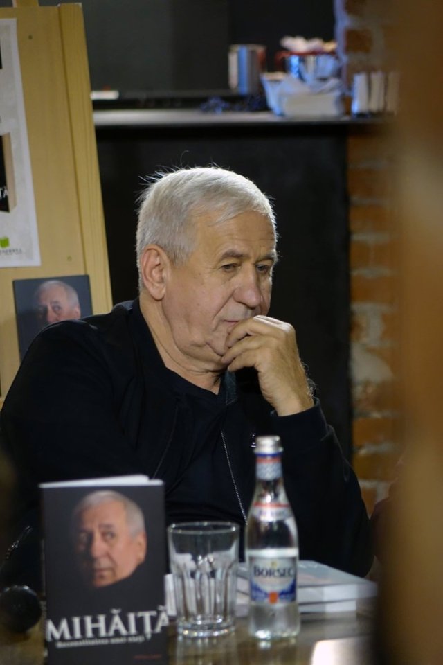 Viața sa personală tumultuoasă a ajuns de mai multe ori în atenția publică