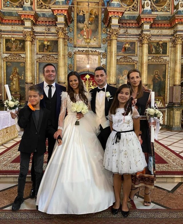 Familia lui Daniel Buzdugan este un model pentru alte vedete din România