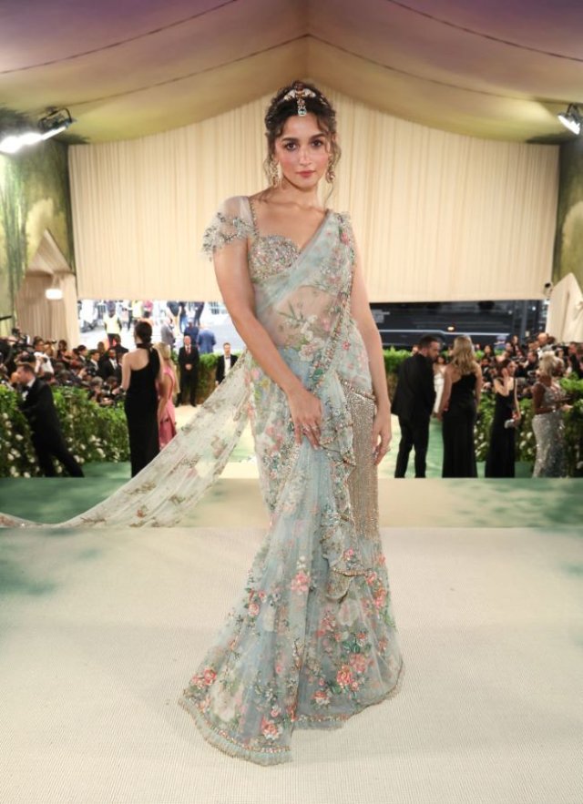 Alia Bhatt în Sabyasachi Mukherjee