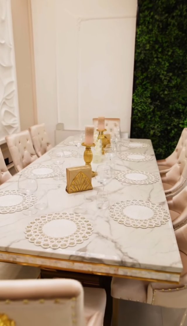 Adrian Minune și-a deschis un restaurant de lux cu fructe de mare