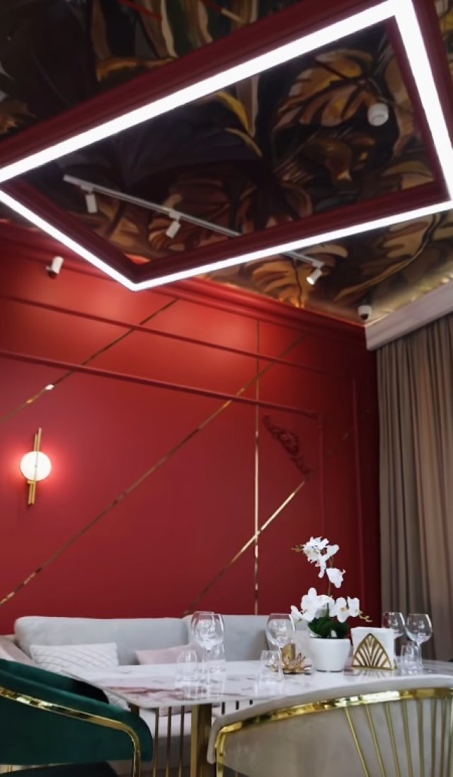 Adrian Minune și-a deschis un restaurant de lux și are un bucătar din Brazilia