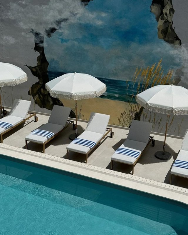 Hotelul deschis de Smiley, Gina Pistol, Adela Popescu, Radu Vâlcan și familia Fodor are piscină exterioară