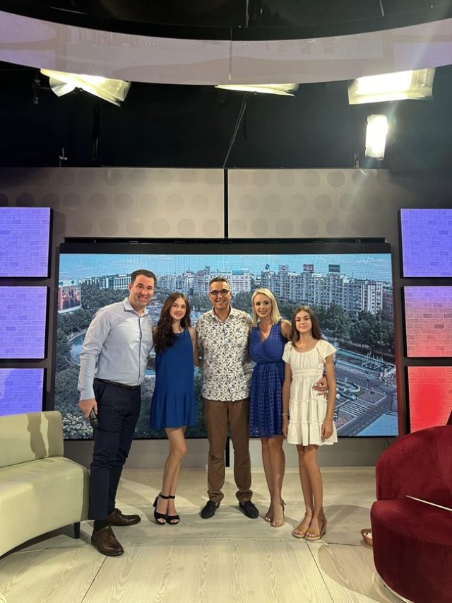Fiicele lui Catrinel Sandu au fost într-o emisiune TV cu mama lor