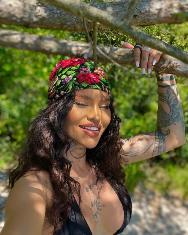 Diandra, ispita de la Insula Iubirii, are acid în buze și implanturi mamare