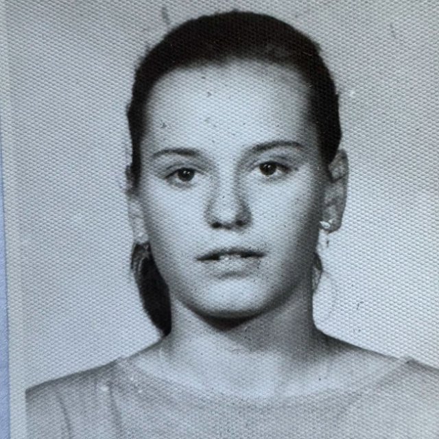 Cum arăta Andreea Esca în adolescență, cu părul prins în coadă
