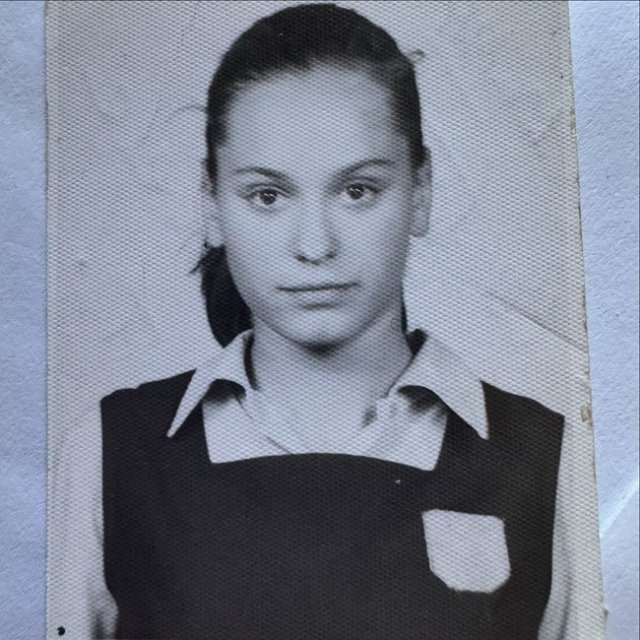 Cum arăta Andreea Esca în adolescență, cu părul nevopsit