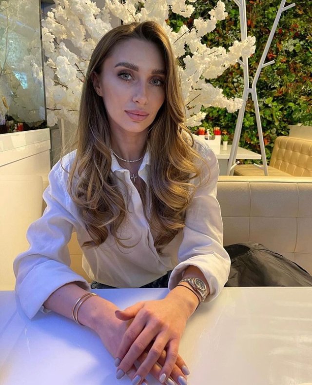 Dumitrina Loghin lucrează la un salon din cartierul Primăverii, București