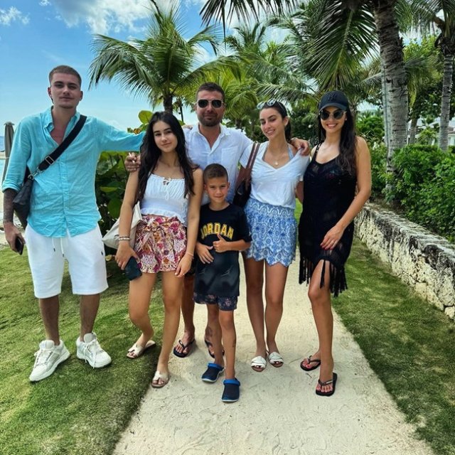 Fata cea mare a lui Adrian Mutu își petrece vacanțele alături de frații ei