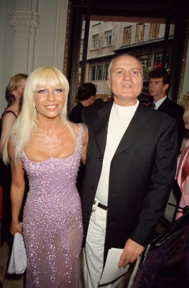 Donatella Versace și-a mărit buzele și nu mai arată ca înainte de operațiile estetice
