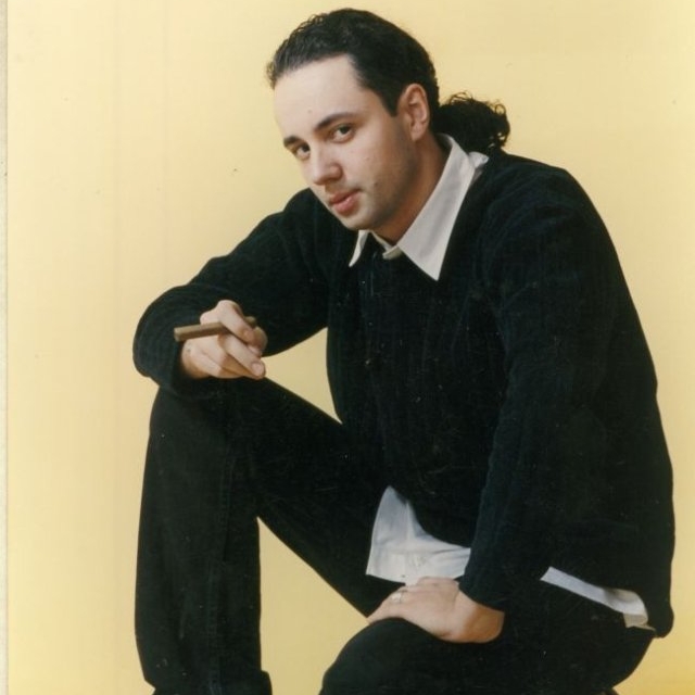 Părul lung și look rebel? Îl recunoști??