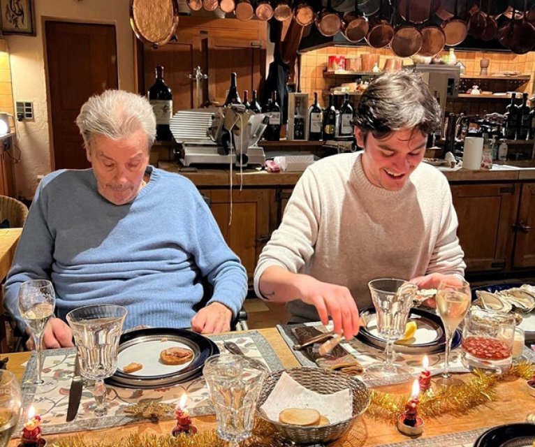 Ultimele imagini cu Alain Delon alături de fiul cel mic, Alain-Fabien Delon, de Crăciun, în 2023