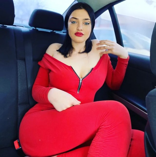 Adina Asăvoaiei are aproape 18 ani