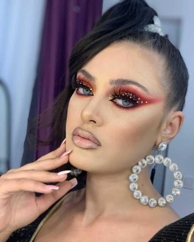 Adina Asăvoaiei defilează pe cele mai mari podiumuri ale lumii