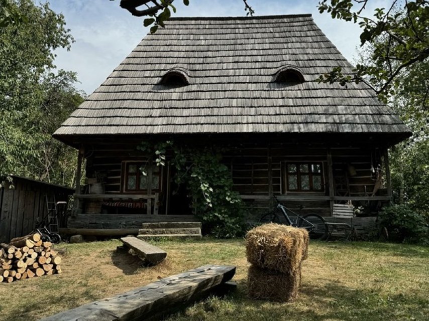 Laura Cosoi a organizat botezul Aidei la Pensiunea Casa Olarului din Maramureș