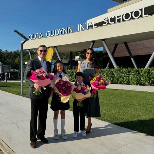 Cum s-a îmbrăcat Anca Serea în prima zi de școală a copiilor ei