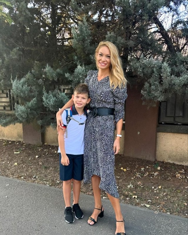 Cum s-a îmbrăcat Valentina Pelinel în prima zi de școală a copiilor ei
