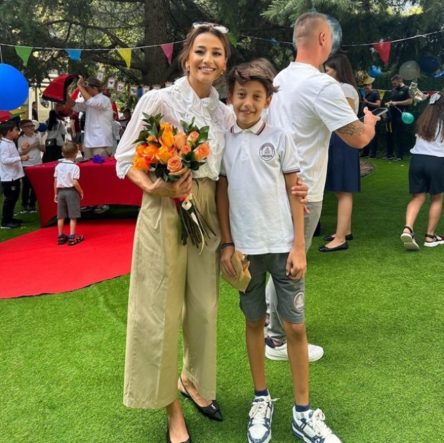 Cum s-a îmbrăcat Claudia Pătrășcanu în prima zi de școală a băieților ei