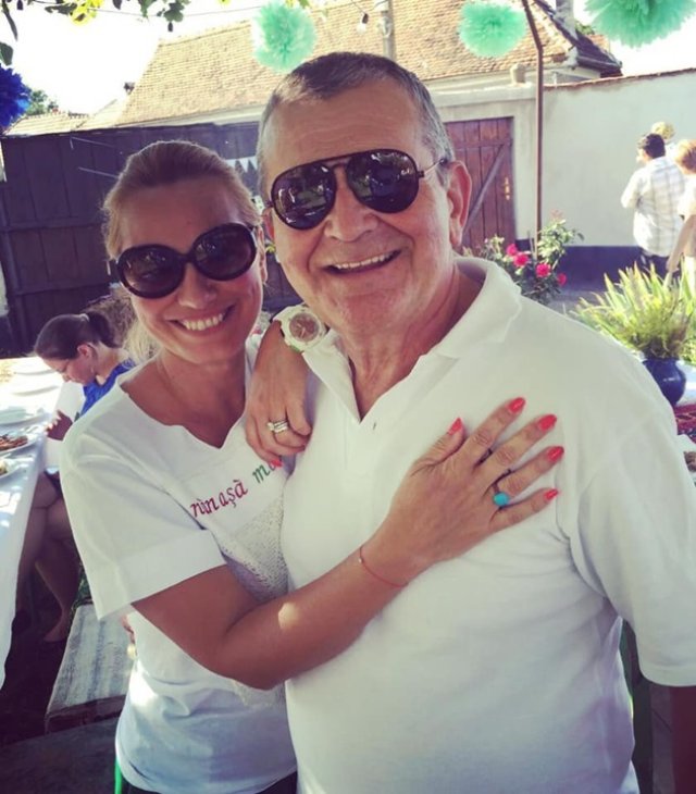 Tatăl Andreei Esca este pasionat de drumeții și înot